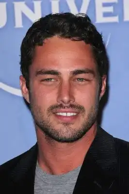 Taylor Kinney – Biography, Facts & Life Story
