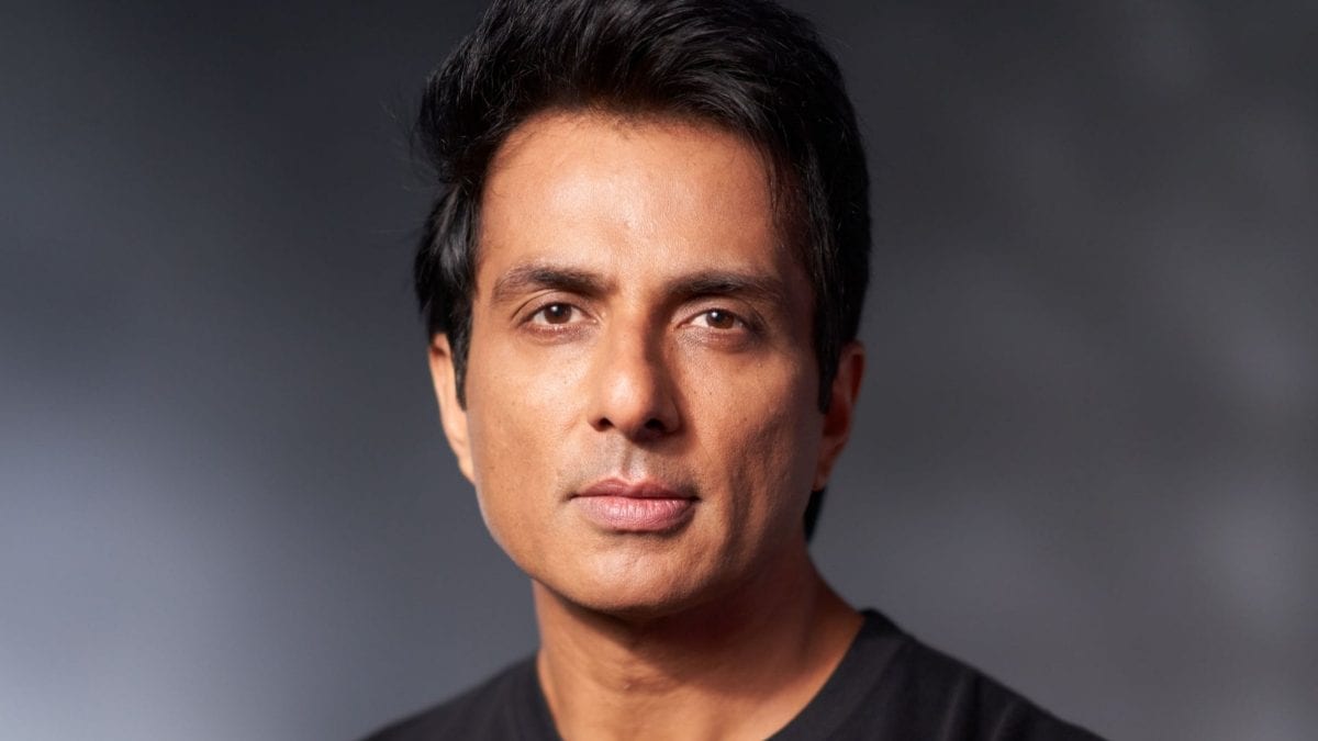 Fan Pays Sonu Sood's Bill In Dubai Restaurant, Leaves Note Saying 'The Good Work You Do For Country...'