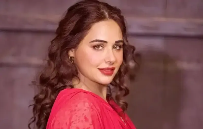 Mandy Takhar Biography, Wiki, Age, Height, Net Worth, Family